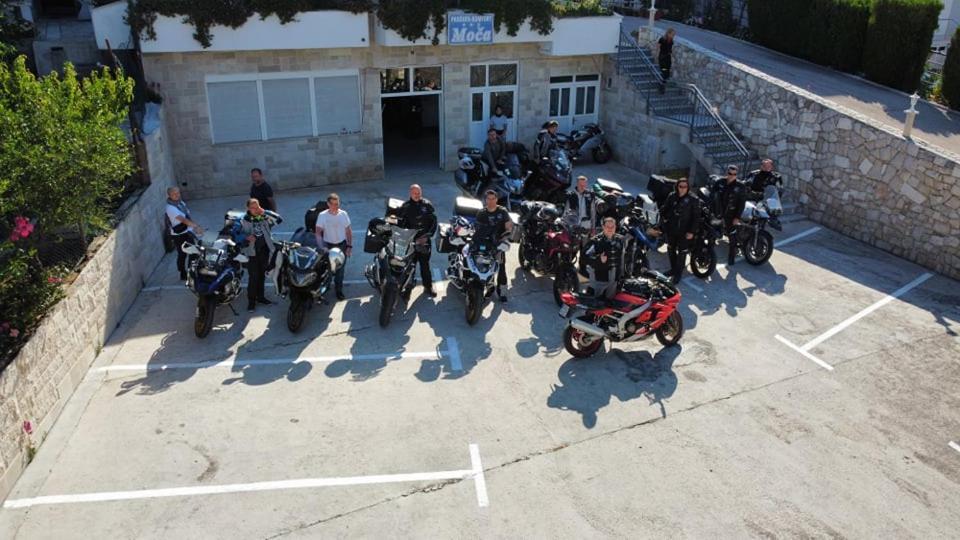 מאקרסקה Pansion Komfor Moca מראה חיצוני תמונה